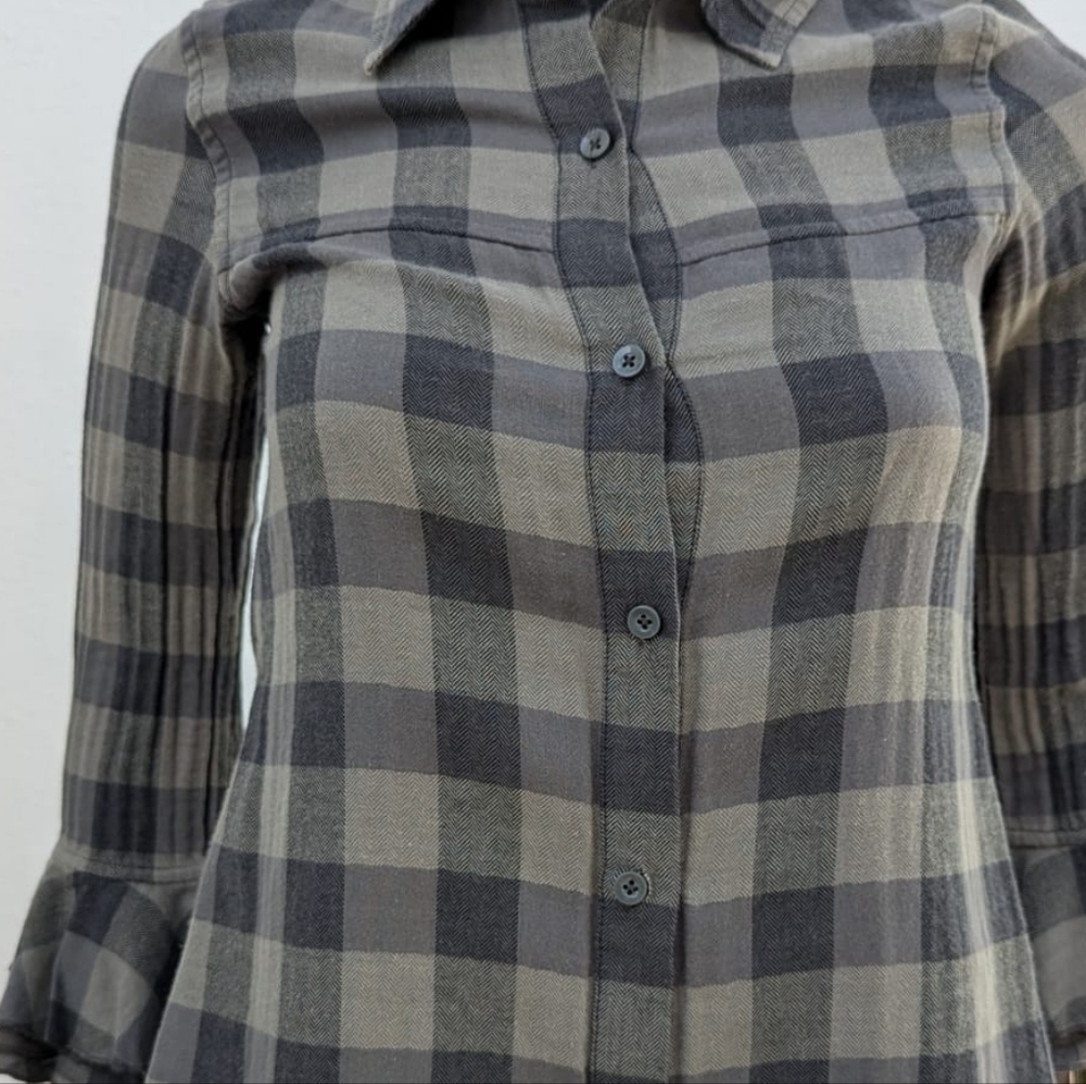 ⭐ Alice + Olivia Plaid Checkered top with bell flared sassy quarter sleeves - Picture 5 of 16